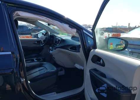 2020 Chrysler Voyager Lxi из США, поврежденный, VIN 2C4RC1DG6LR145193